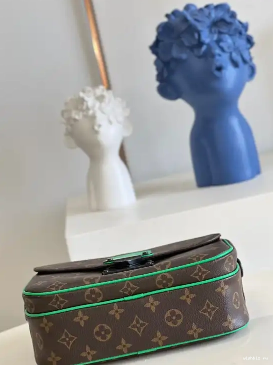 WIS LOCK S MESSENGER LOUIS VUITTON 0630